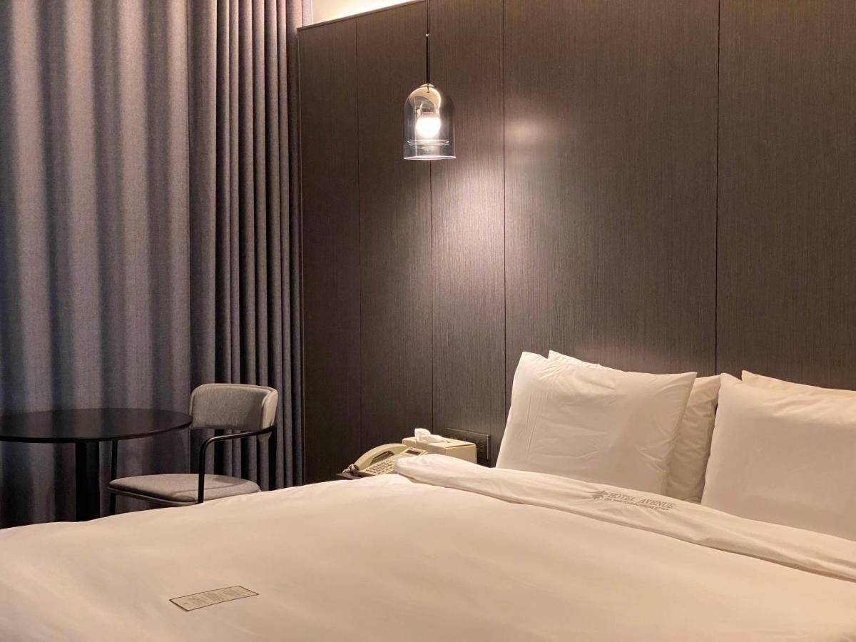 Hotel Avenue Changwon Bagian luar foto
