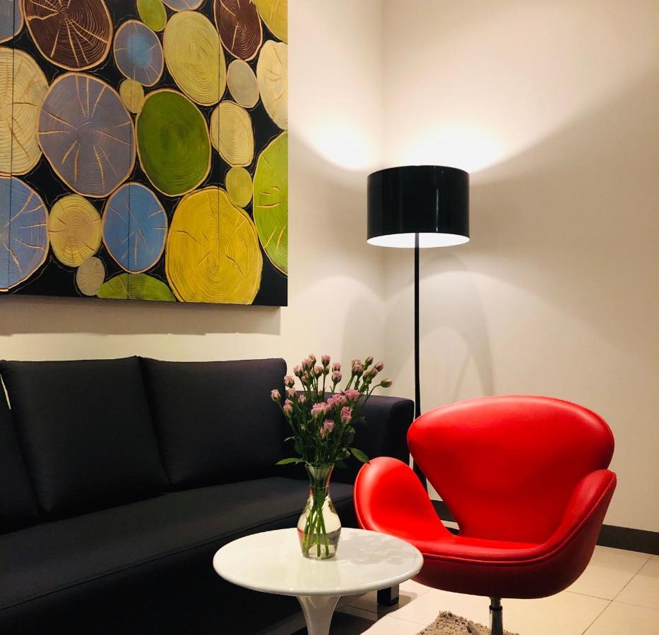 Hotel Avenue Changwon Bagian luar foto