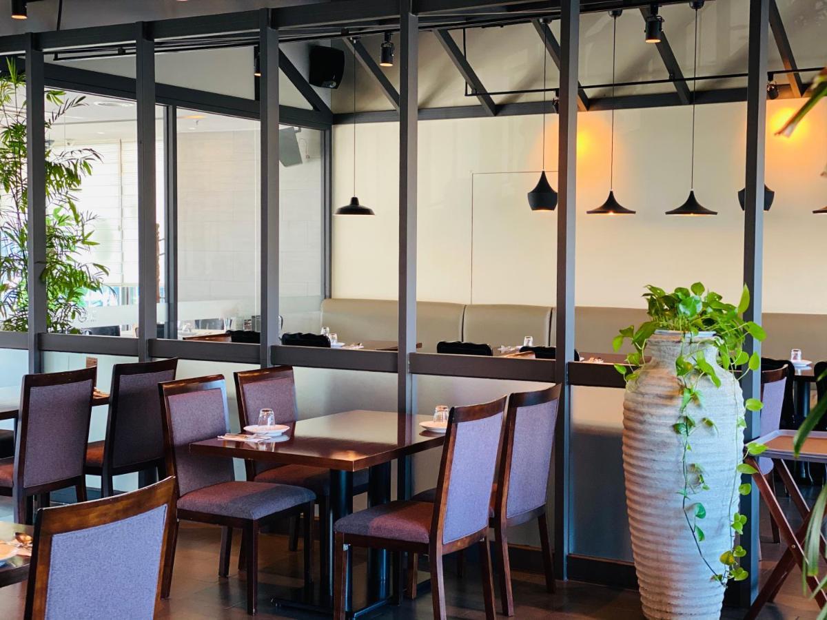 Hotel Avenue Changwon Bagian luar foto