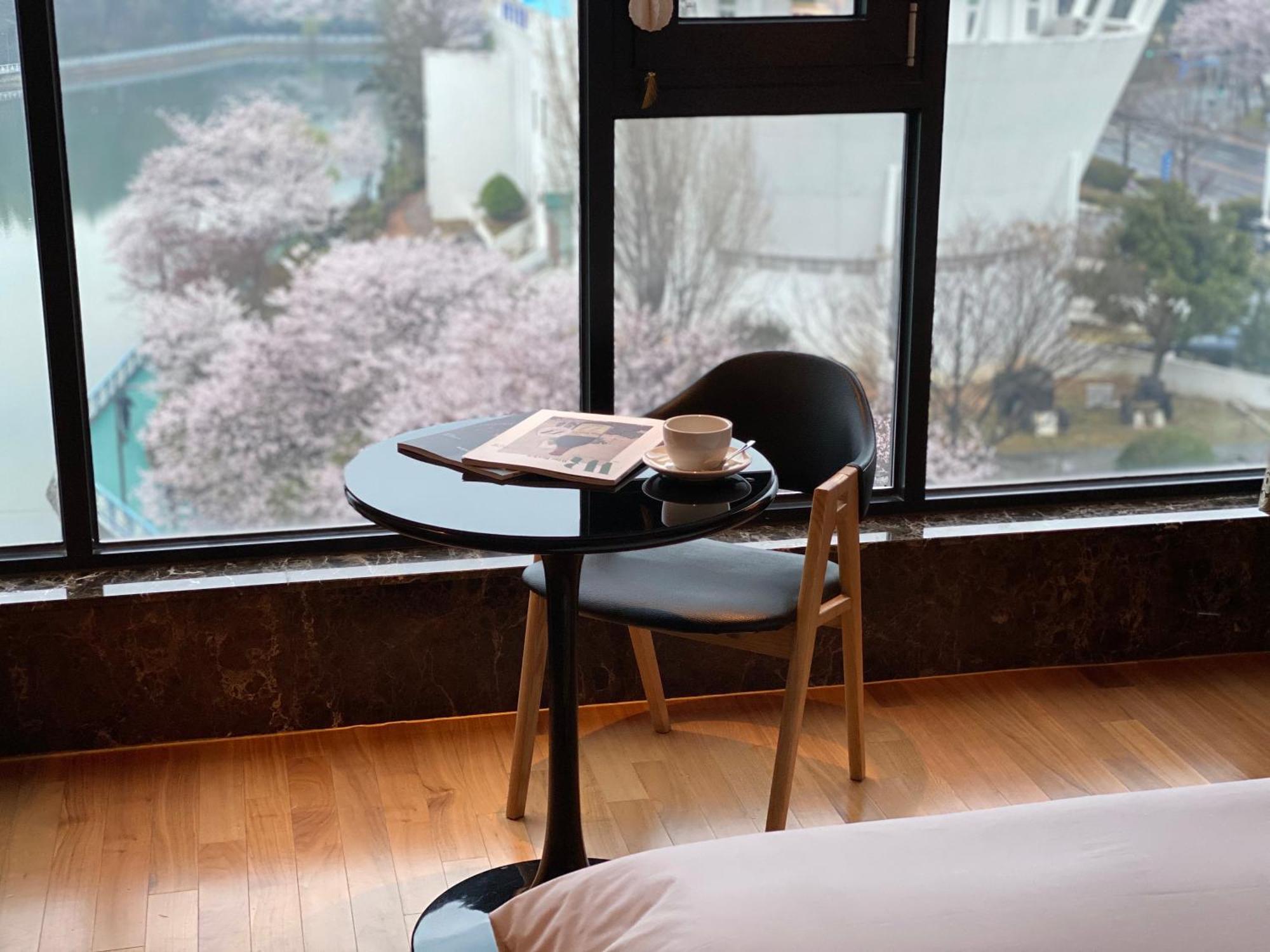 Hotel Avenue Changwon Ruang foto