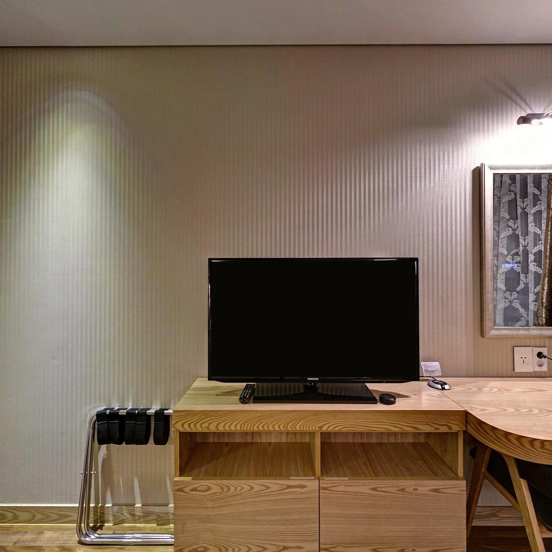 Hotel Avenue Changwon Bagian luar foto