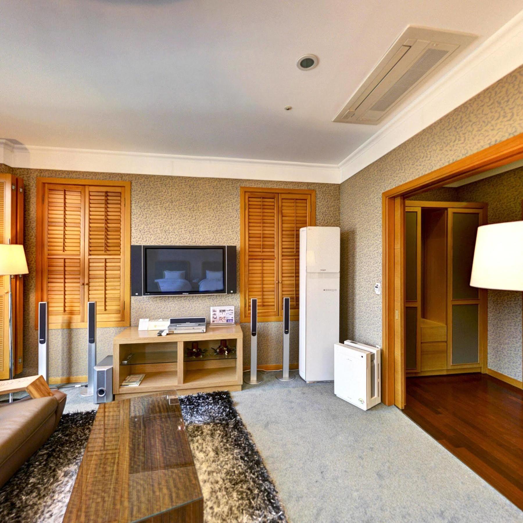 Hotel Avenue Changwon Bagian luar foto